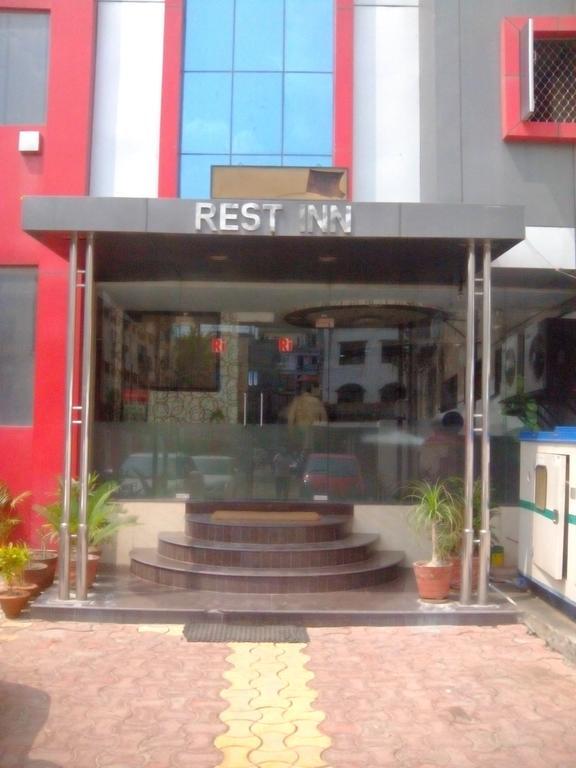 Hotel Rest Inn Lucknow Eksteriør billede